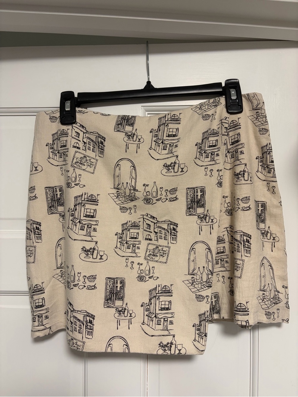 NWOT Abercrombie & Fitch Beige Mini Skirt with Black Print